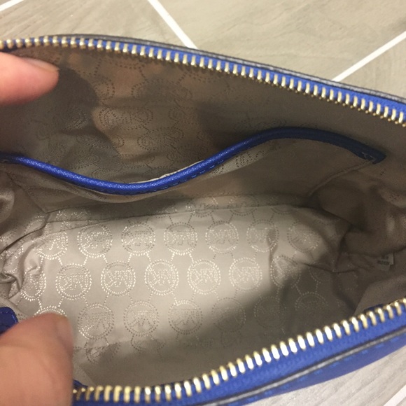 NWT Michael Kors Cindy Large Dome Crossbody blue - Picture 4 of 8